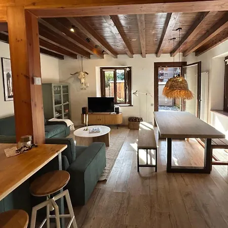 Chalet Cozy 3 Bedroom With Garden & Private Parking *