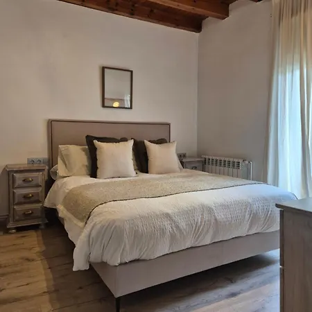 Cozy 3 Bedroom With Garden & Private Parking