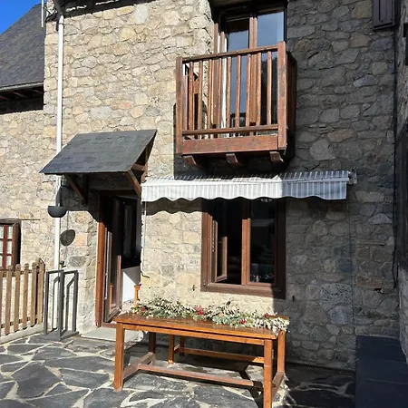 Chalet Cozy 3 Bedroom With Garden & Private Parking *